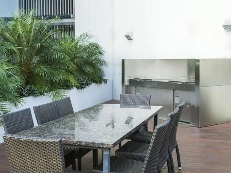 Lovely Waterfront Apartment At Harbour Lights Cairns