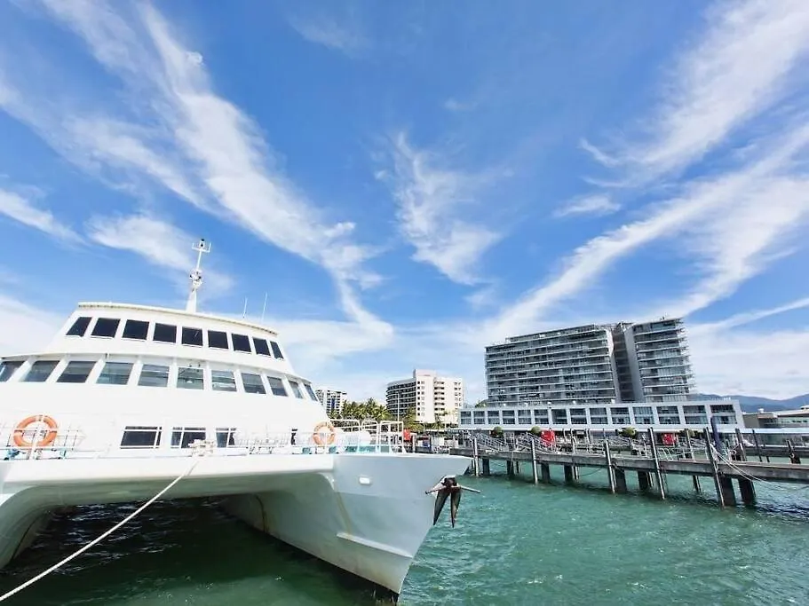 Lovely Waterfront Apartment At Harbour Lights Cairns