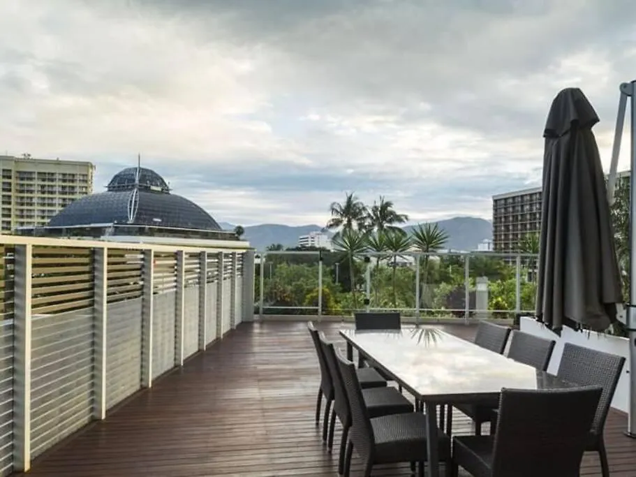 Lovely Waterfront Apartment At Harbour Lights Cairns