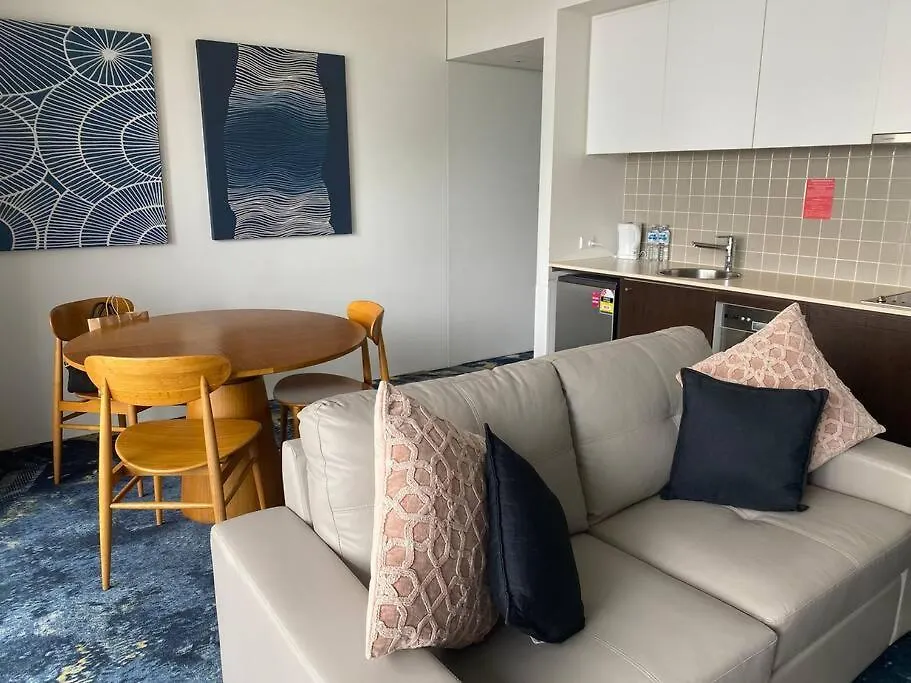 Lovely Waterfront Apartment At Harbour Lights Cairns
